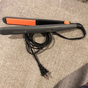 Remington 1” flat iron